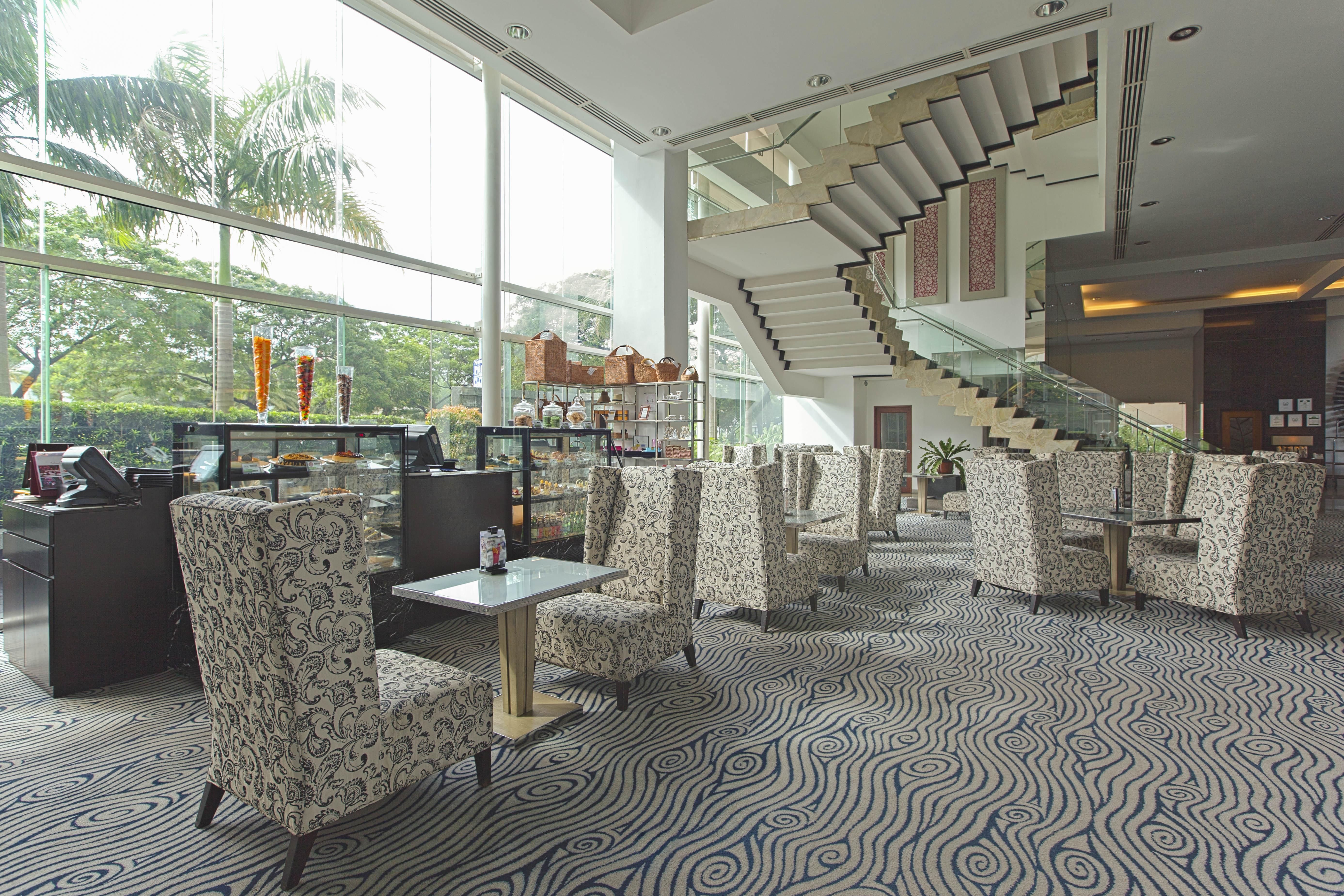 Acacia Hotel Manila Muntinlupa City Экстерьер фото