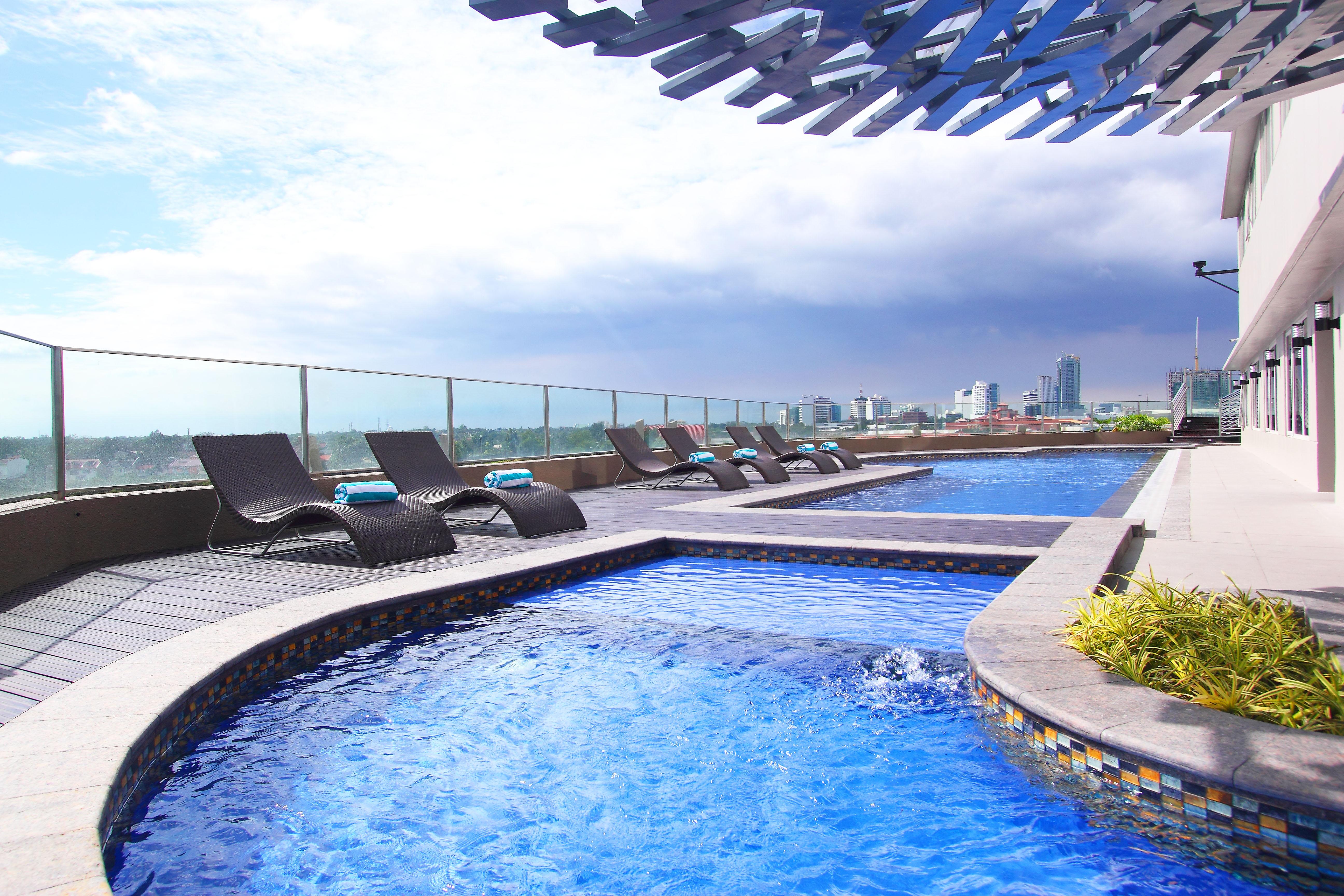 Acacia Hotel Manila Muntinlupa City Экстерьер фото