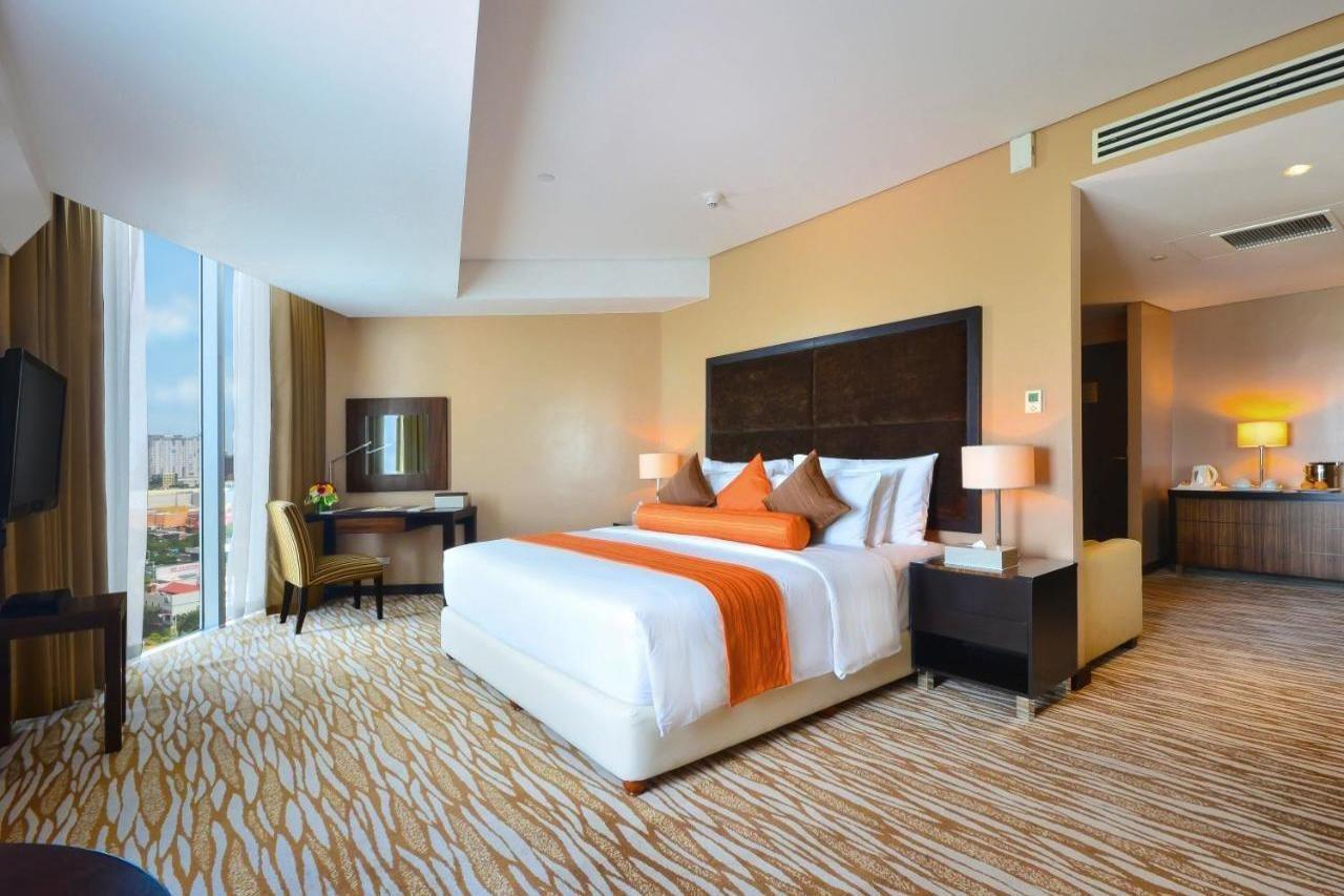 Acacia Hotel Manila Muntinlupa City Экстерьер фото