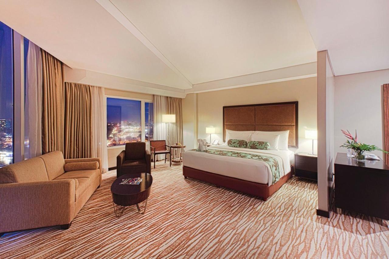 Acacia Hotel Manila Muntinlupa City Экстерьер фото