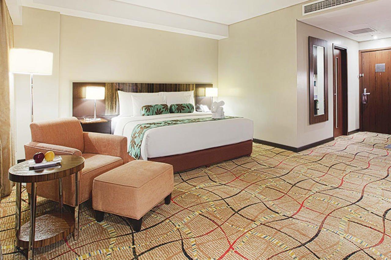 Acacia Hotel Manila Muntinlupa City Экстерьер фото