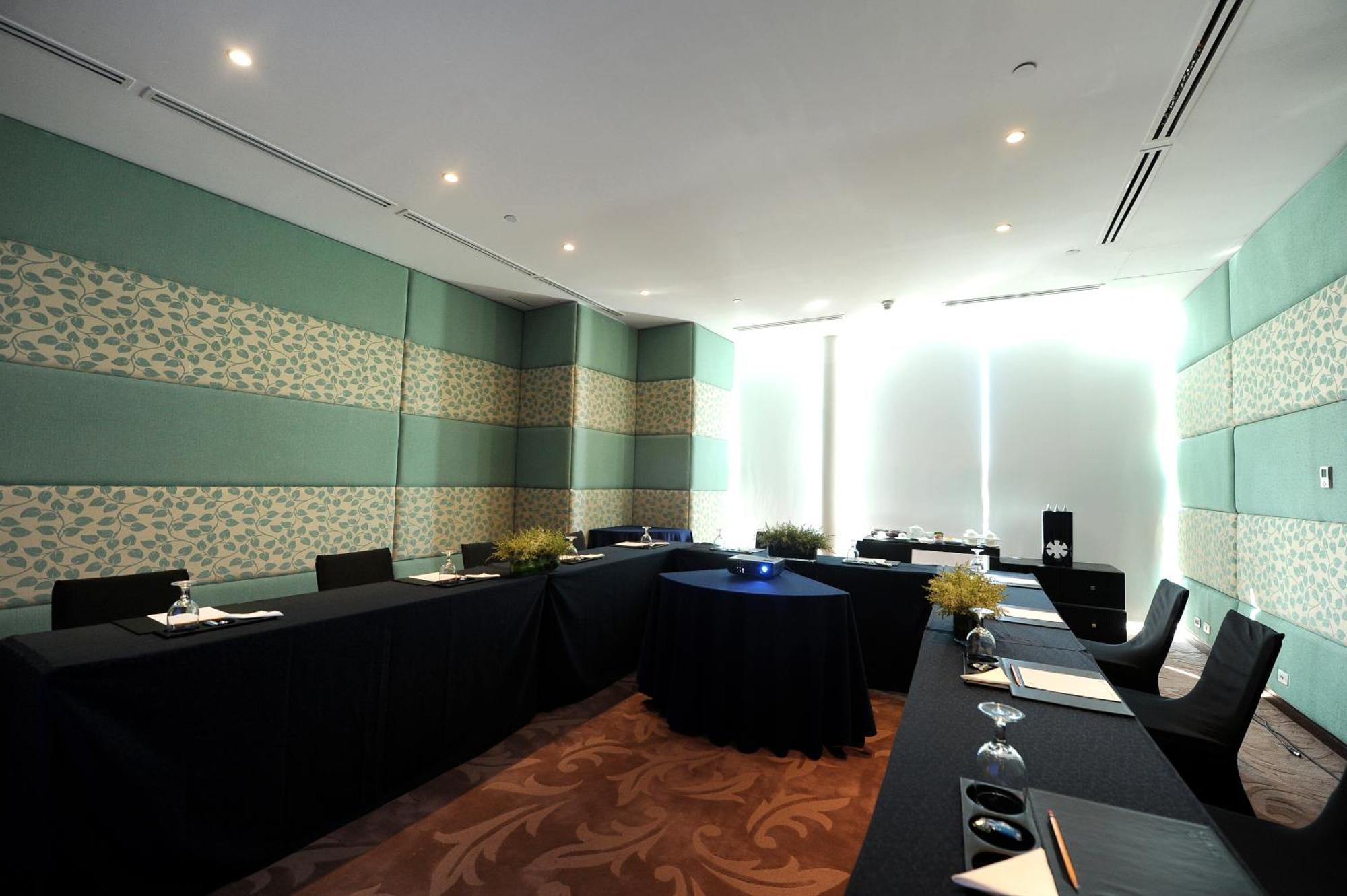 Acacia Hotel Manila Muntinlupa City Экстерьер фото
