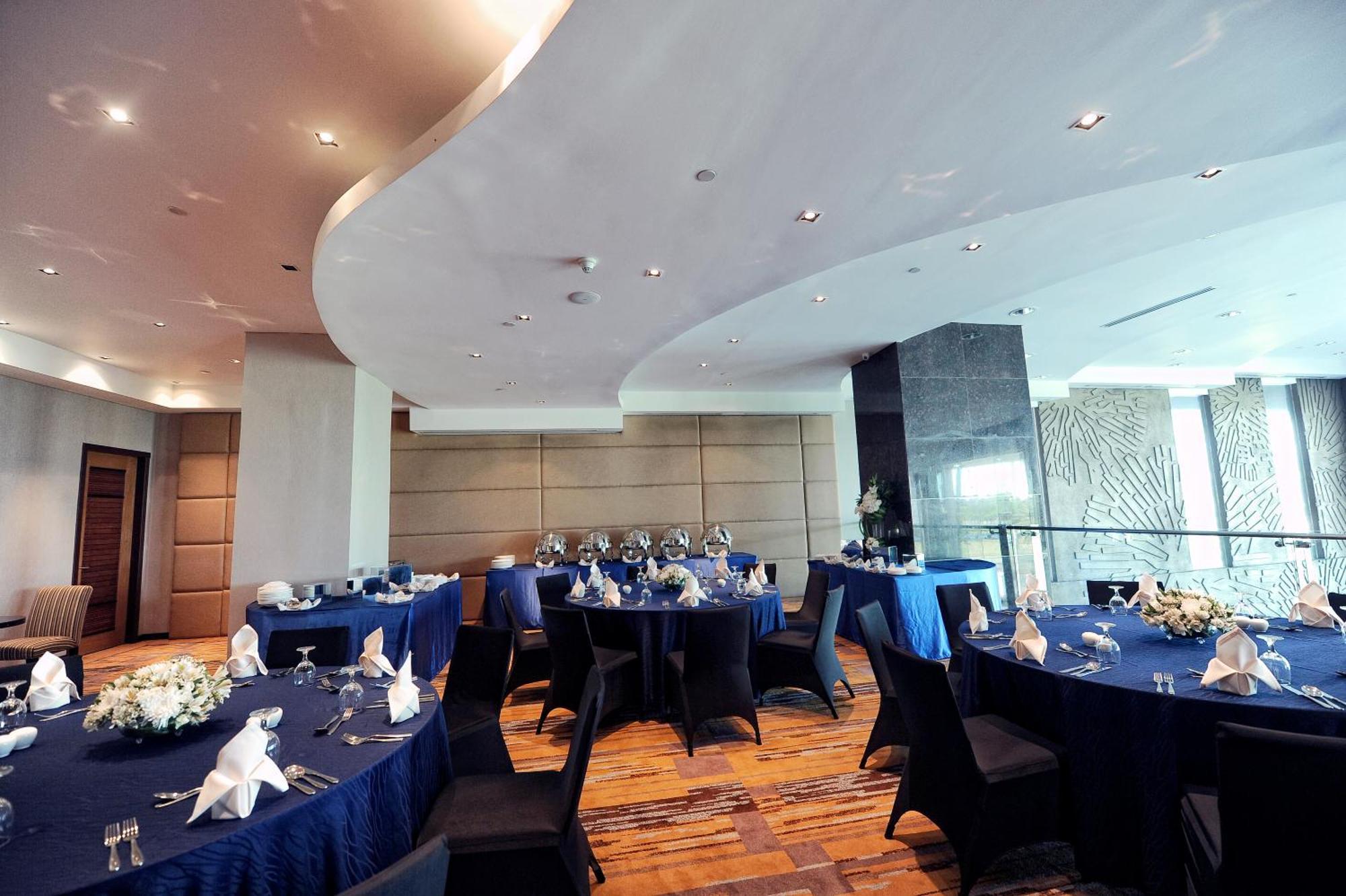 Acacia Hotel Manila Muntinlupa City Экстерьер фото