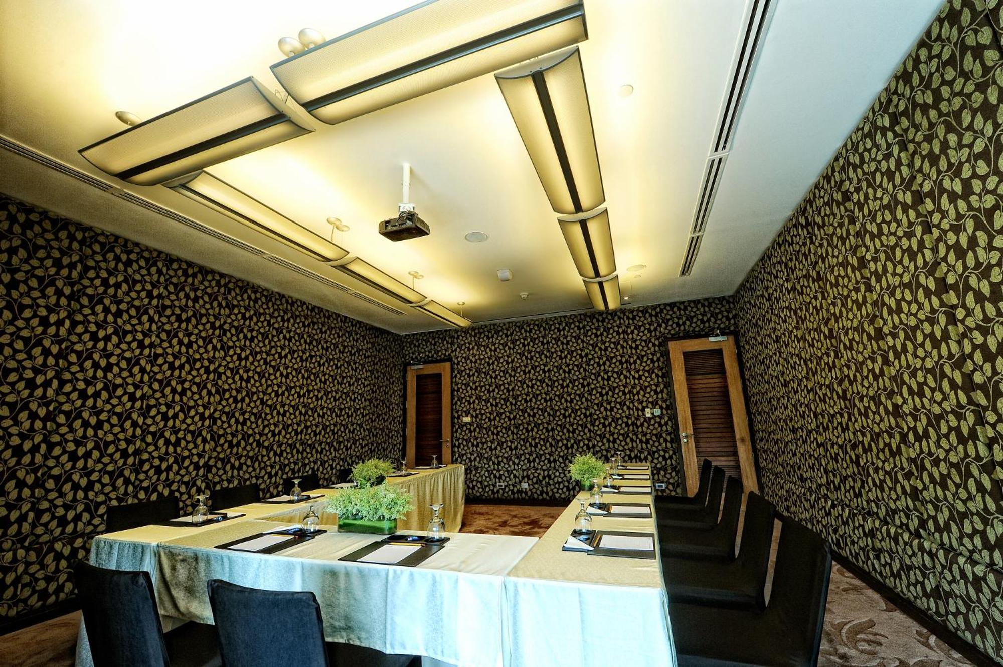 Acacia Hotel Manila Muntinlupa City Экстерьер фото